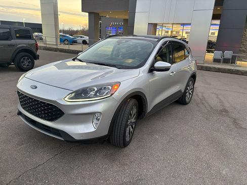 Used 2020 Ford Escape Titanium w/ Titanium Premium Package 2.0 image 2