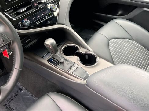 Used 2024 Toyota Camry SE image 16