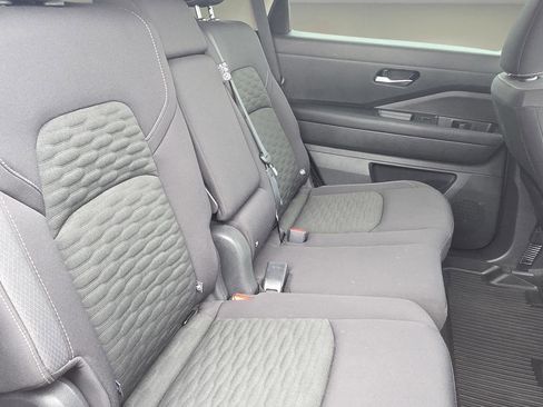 Used 2022 Nissan Pathfinder SV image 18