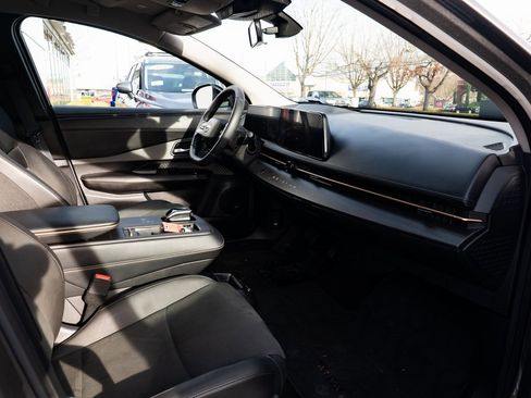 Used 2024 Nissan Ariya AWD image 25