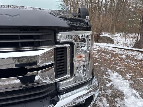 Used 2017 Ford F250 XLT w/ XLT Value Package image 3