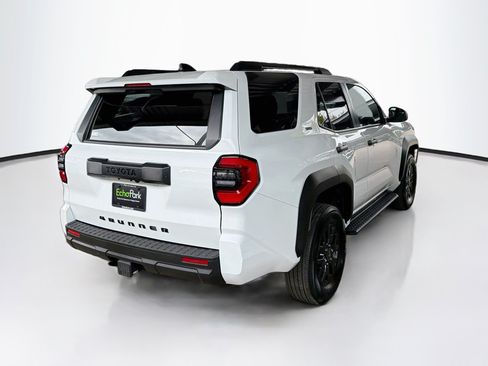 Used 2025 Toyota 4Runner SR5 AWD/4WD image 9