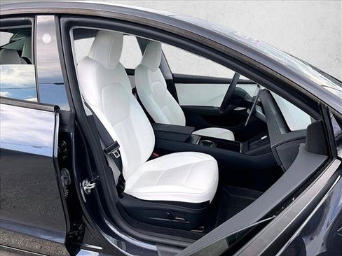 Used 2025 Tesla Model 3 Long Range RWD image 9