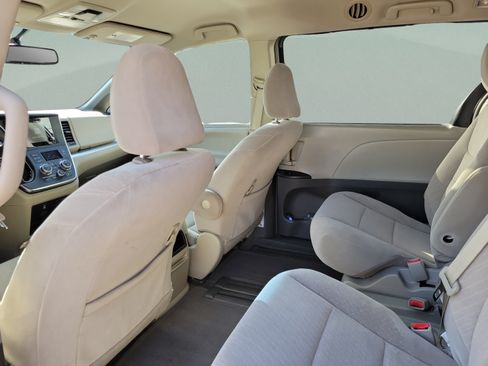 Used 2017 Toyota Sienna LE FWD image 19