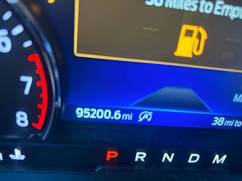 Used 2020 Ford Explorer XLT image 28