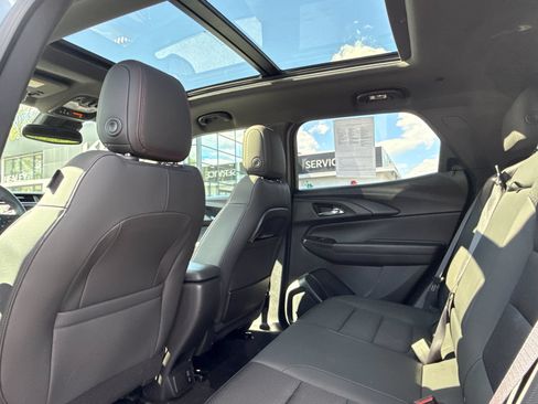 Used 2023 Chevrolet TrailBlazer RS w/ Sun and Liftgate Package AWD/4WD image 36