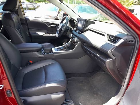 Used 2019 Toyota RAV4 XLE Premium w/ Cold Weather Package AWD/4WD image 38