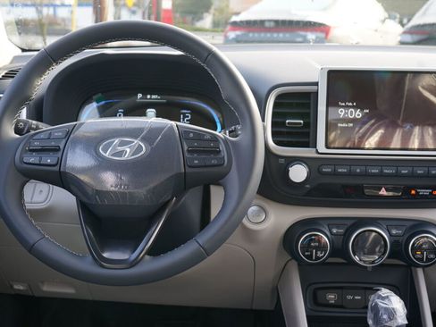 New 2025 Hyundai Venue Limited image 12