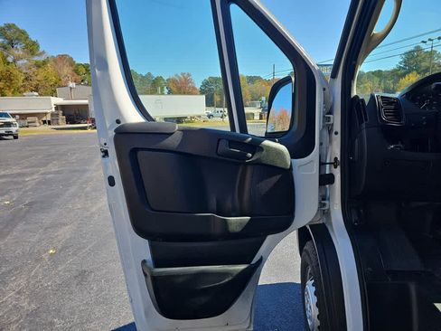 Used 2025 RAM ProMaster 2500 w/ Convenience Group image 23