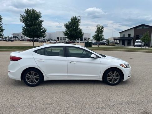 Used 2018 Hyundai Elantra Value Edition FWD image 2