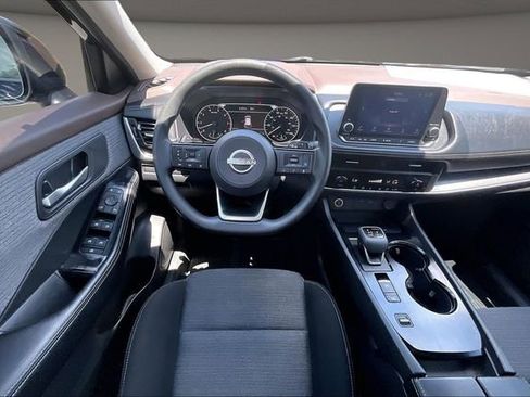 Used 2023 Nissan Rogue SV FWD image 5
