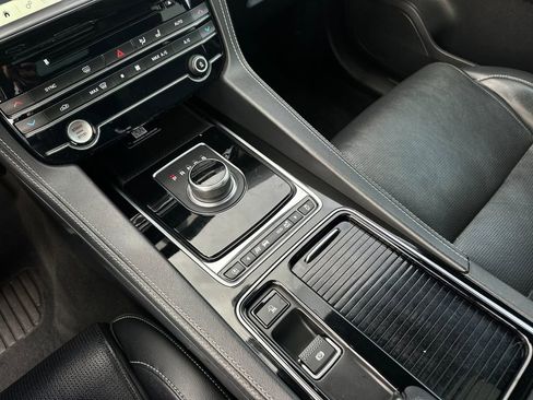 Used 2019 Jaguar F-PACE S image 22
