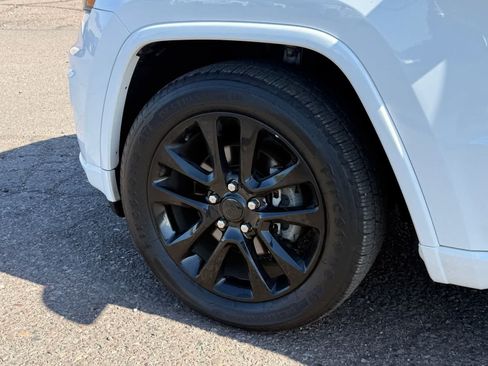 Used 2018 Jeep Grand Cherokee Altitude RWD image 6