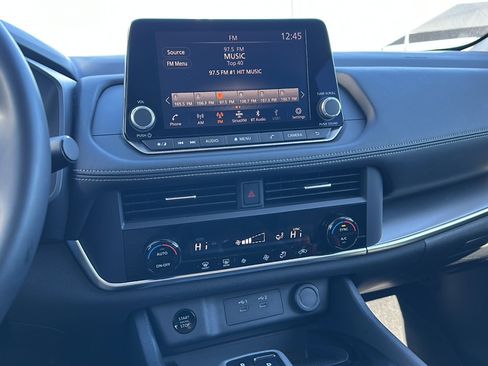 Certified 2025 Nissan Rogue SV image 31