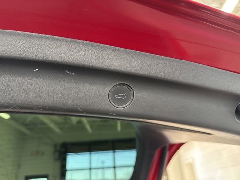 Used 2022 Tesla Model Y Long Range image 11