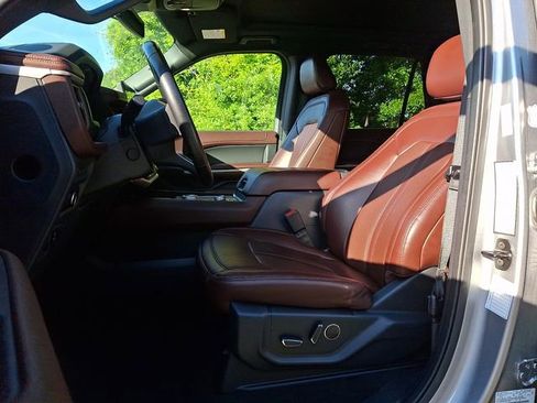 Used 2024 Ford Expedition Limited AWD/4WD image 13