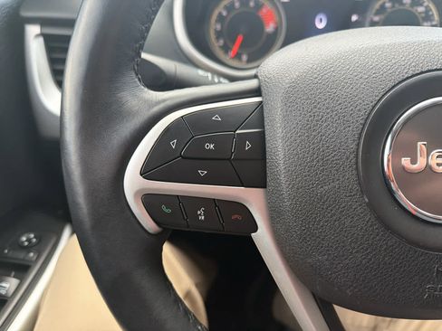 Used 2018 Jeep Cherokee Overland image 22