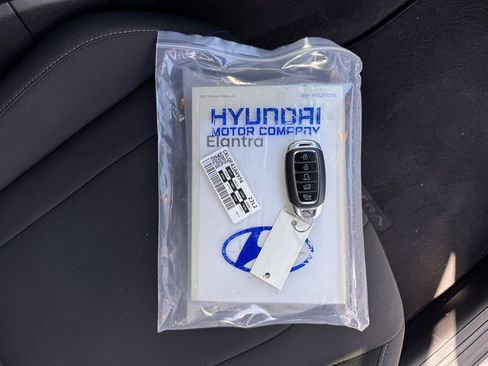 Used 2021 Hyundai Elantra SEL w/ Convenience Package FWD image 32