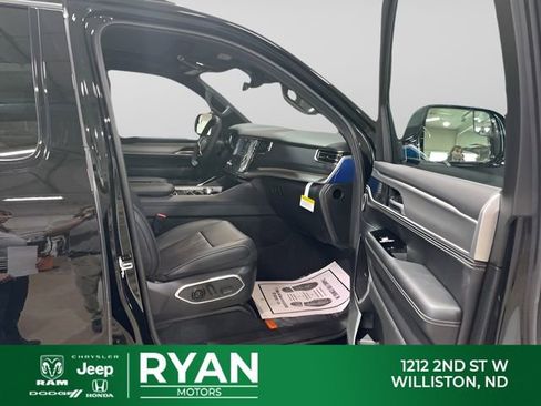 New 2026 Jeep Grand Wagoneer Limited AWD/4WD image 14