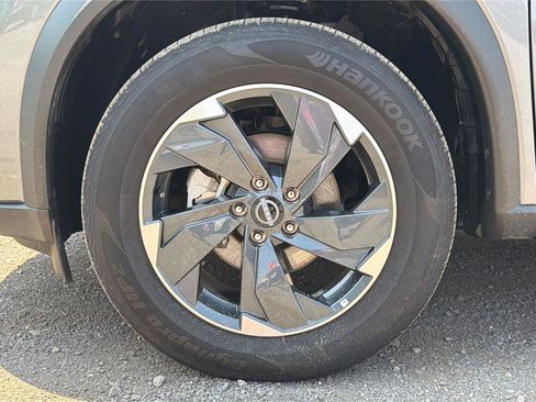 Used 2025 Nissan Rogue SV AWD/4WD image 29