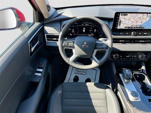 New 2025 Mitsubishi Outlander SE image 24