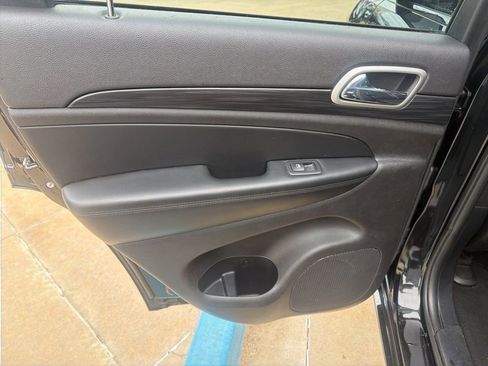 Used 2020 Jeep Grand Cherokee Altitude RWD image 28