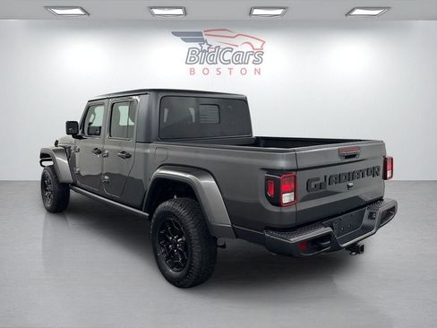 Used 2022 Jeep Gladiator Willys image 6