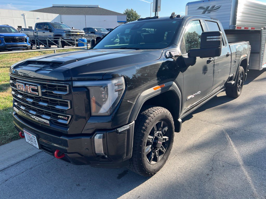Used 2024 GMC Sierra 2500 AT4 w/ AT4 Premium Plus Package AWD/4WD image 1