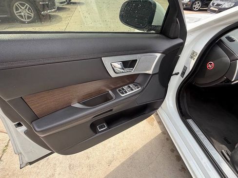 Used 2013 Jaguar XF RWD image 43