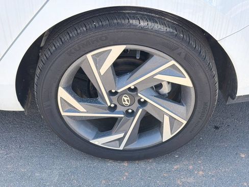 Certified 2025 Hyundai Elantra Sport FWD image 18