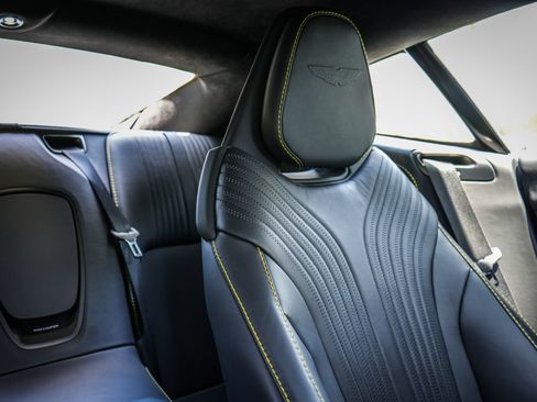 Used 2022 Aston Martin DB11 Coupe RWD image 25