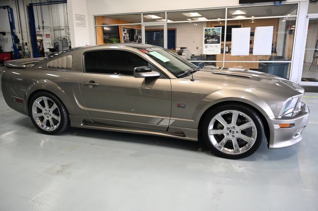 Used 2005 Ford Mustang GT Premium RWD image 4
