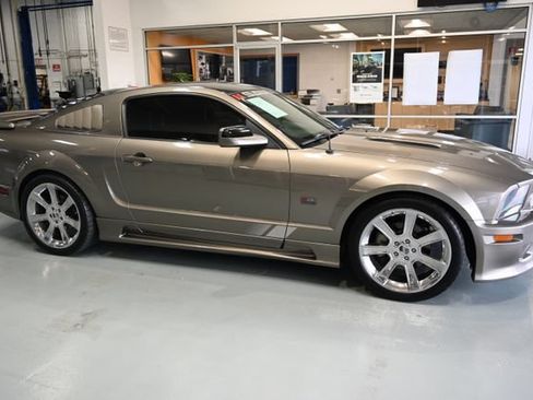Used 2005 Ford Mustang GT Premium RWD image 4