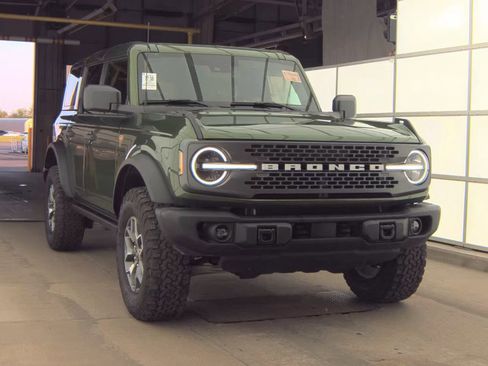 Used 2025 Ford Bronco Badlands AWD/4WD image 4