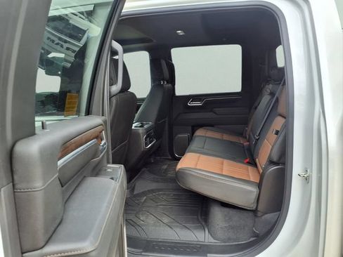 Used 2025 Chevrolet Silverado 3500 High Country w/ High Country Premium Package AWD/4WD image 8