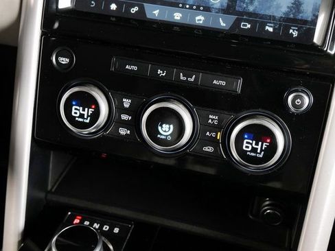 Used 2020 Land Rover Discovery HSE image 15