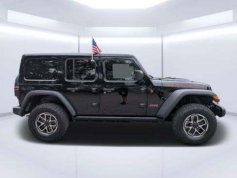Used 2025 Jeep Wrangler Unlimited Rubicon w/ Convenience Group AWD/4WD image 2