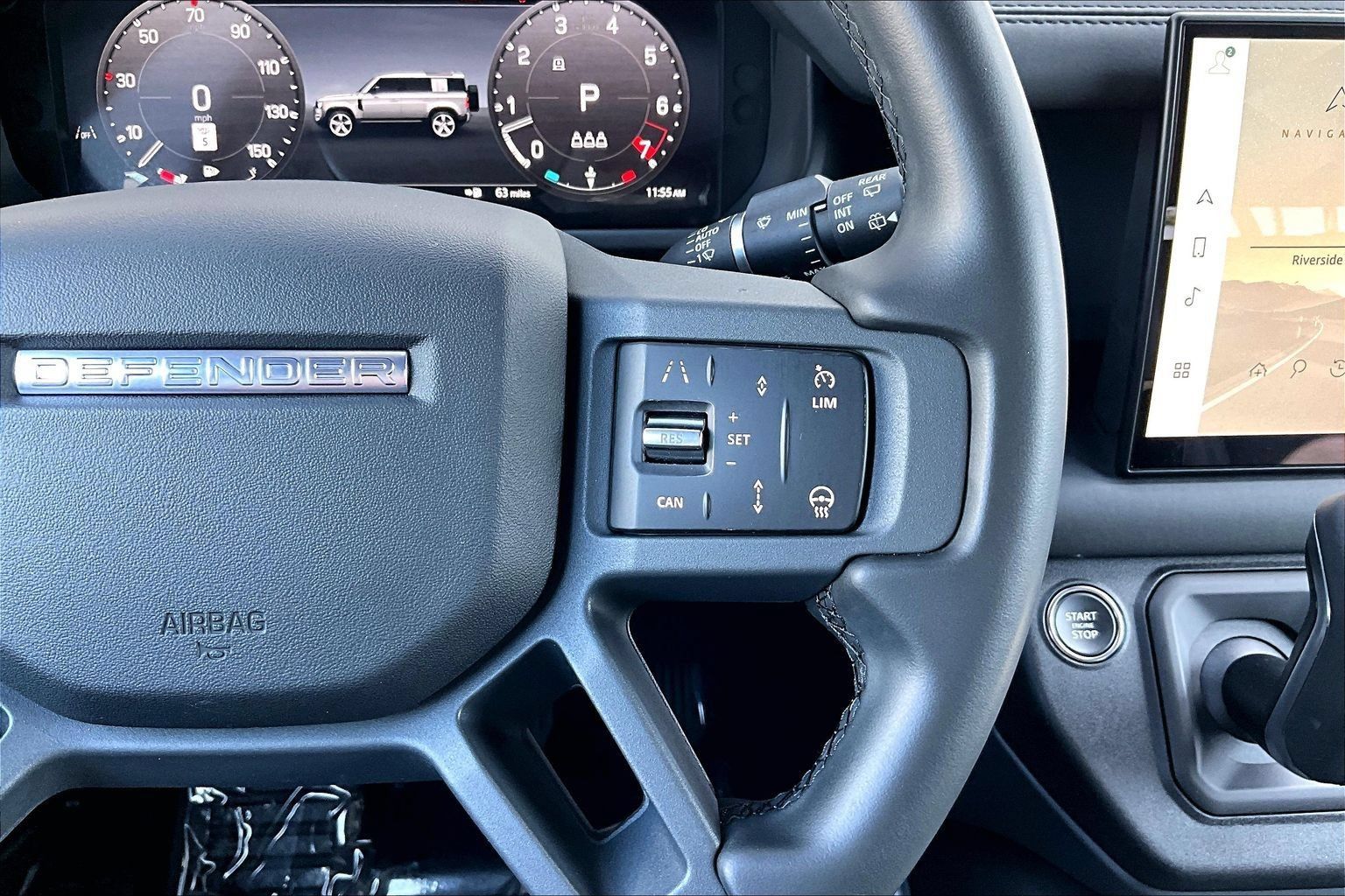 Used 2025 Land Rover Defender 110 X-Dynamic SE AWD/4WD image 19