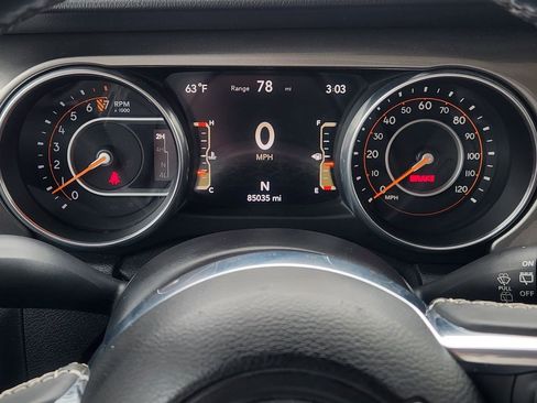 Used 2018 Jeep Wrangler Unlimited Sahara w/ Cold Weather Group AWD/4WD image 21