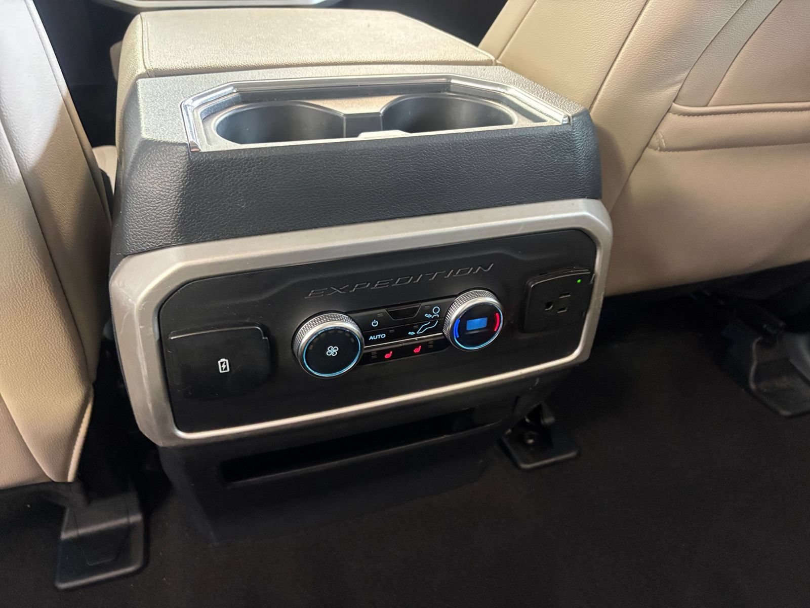 Used 2024 Ford Expedition Limited RWD image 25
