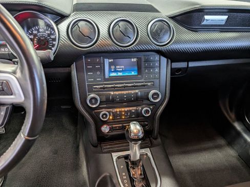 Used 2018 Ford Mustang Coupe image 24