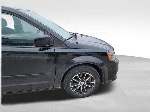 Used 2016 Dodge Grand Caravan SE image 12
