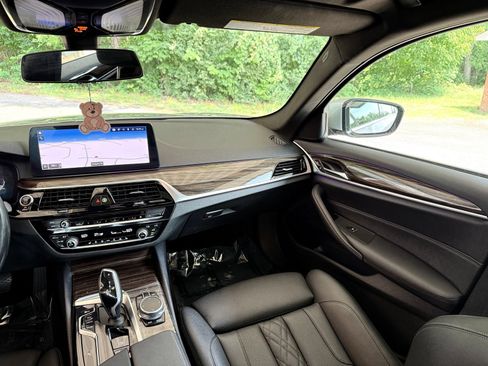 Used 2021 BMW 530i w/ Convenience Package RWD image 30