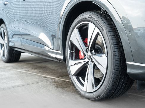 New 2025 Audi SQ5 Prestige image 39