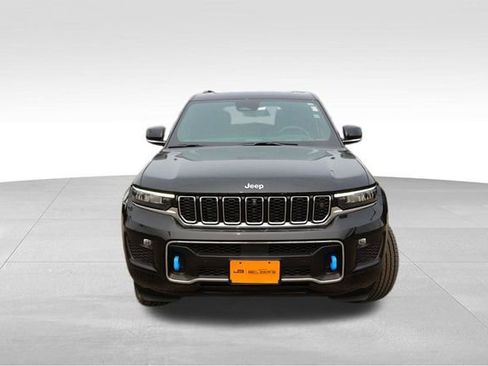 Used 2024 Jeep Grand Cherokee Overland w/ Advanced Protech Group III image 12