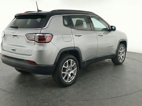 Used 2025 Jeep Compass Limited AWD/4WD image 9