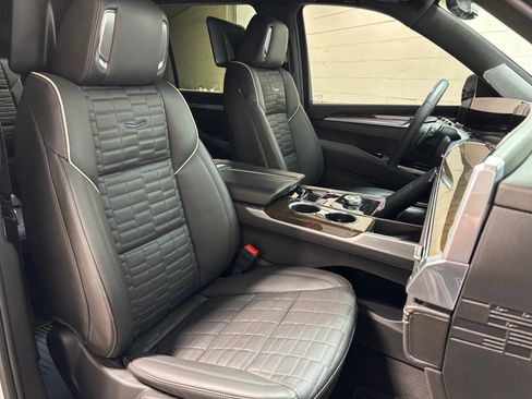 Used 2025 Cadillac Escalade Sport Platinum w/ LPO, ONYX Package AWD/4WD image 31