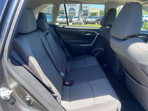Used 2024 Toyota RAV4 XLE w/ Convenience Package FWD image 11