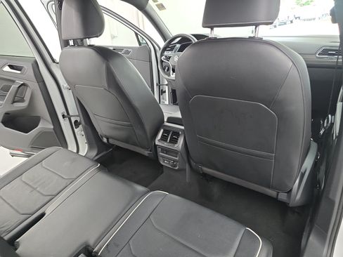 Used 2022 Volkswagen Tiguan SEL R-Line AWD/4WD image 11
