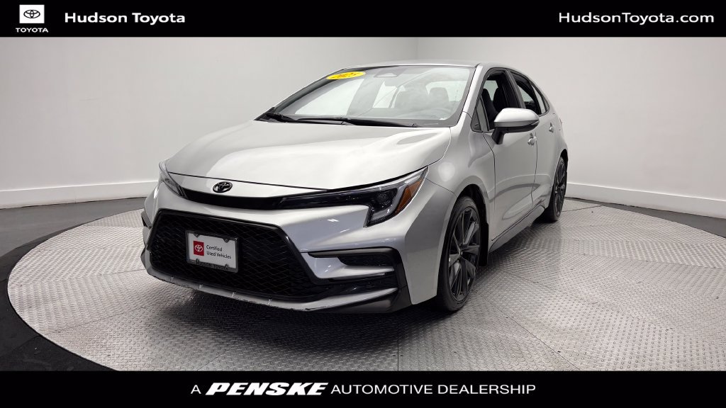 Certified 2025 Toyota Corolla SE FWD image 1